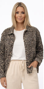 Dames Spijkerjasje – Luipaardprint – Kort Model